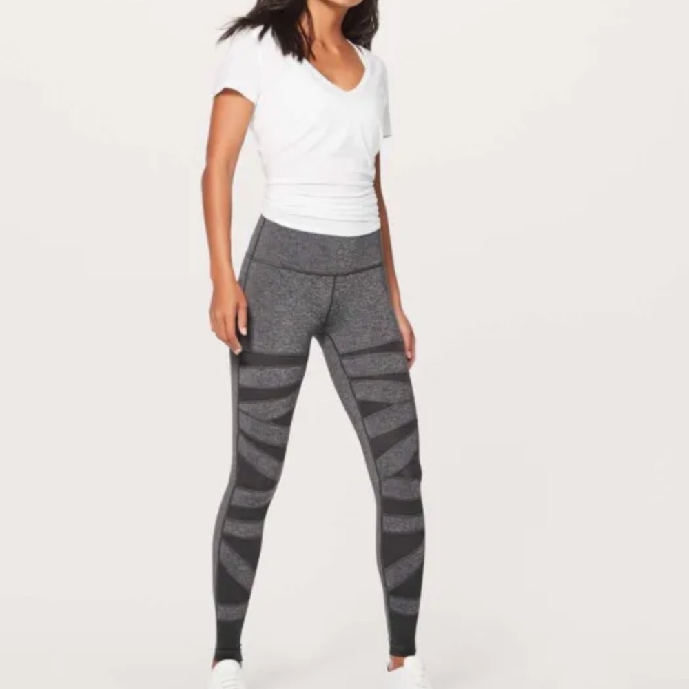 Lululemon size 4 grey pattern leggings